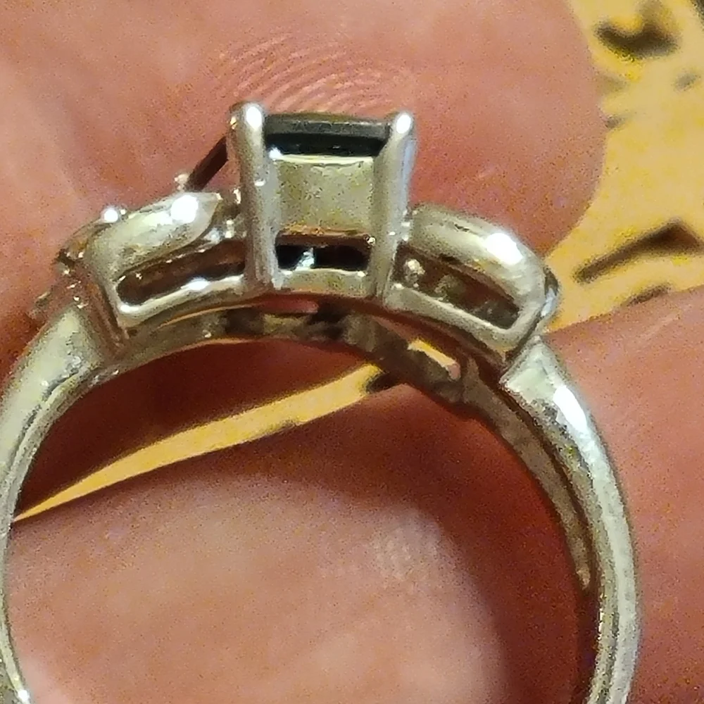 Size 9 black stone very pretty